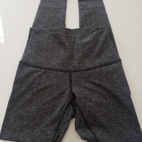 Lululemon leggings high rise - size 6 - Picture 3 of 4